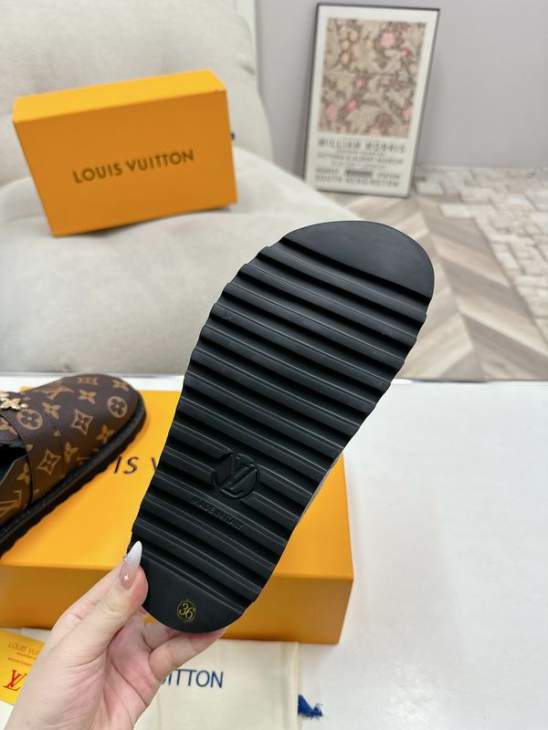 Picture of Louis Vuitton Slippers _SKULVsz35-45mnf10061101